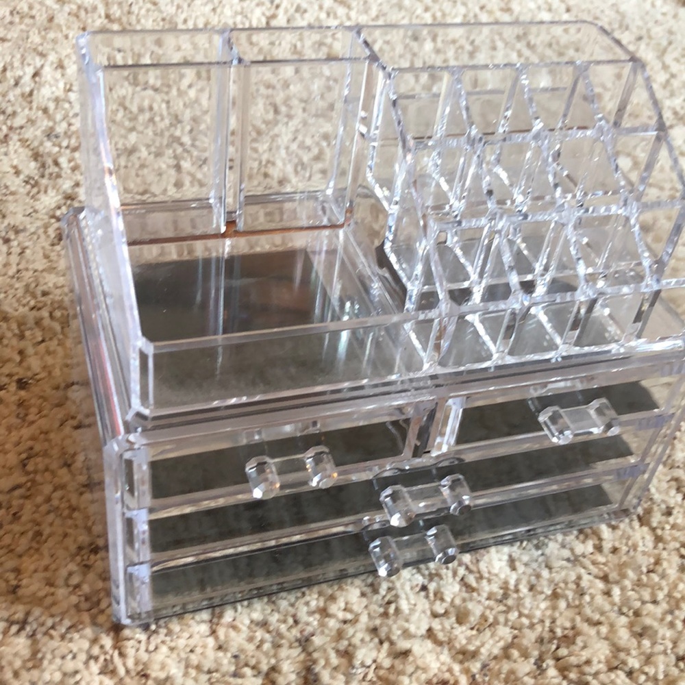 Make-up organizer